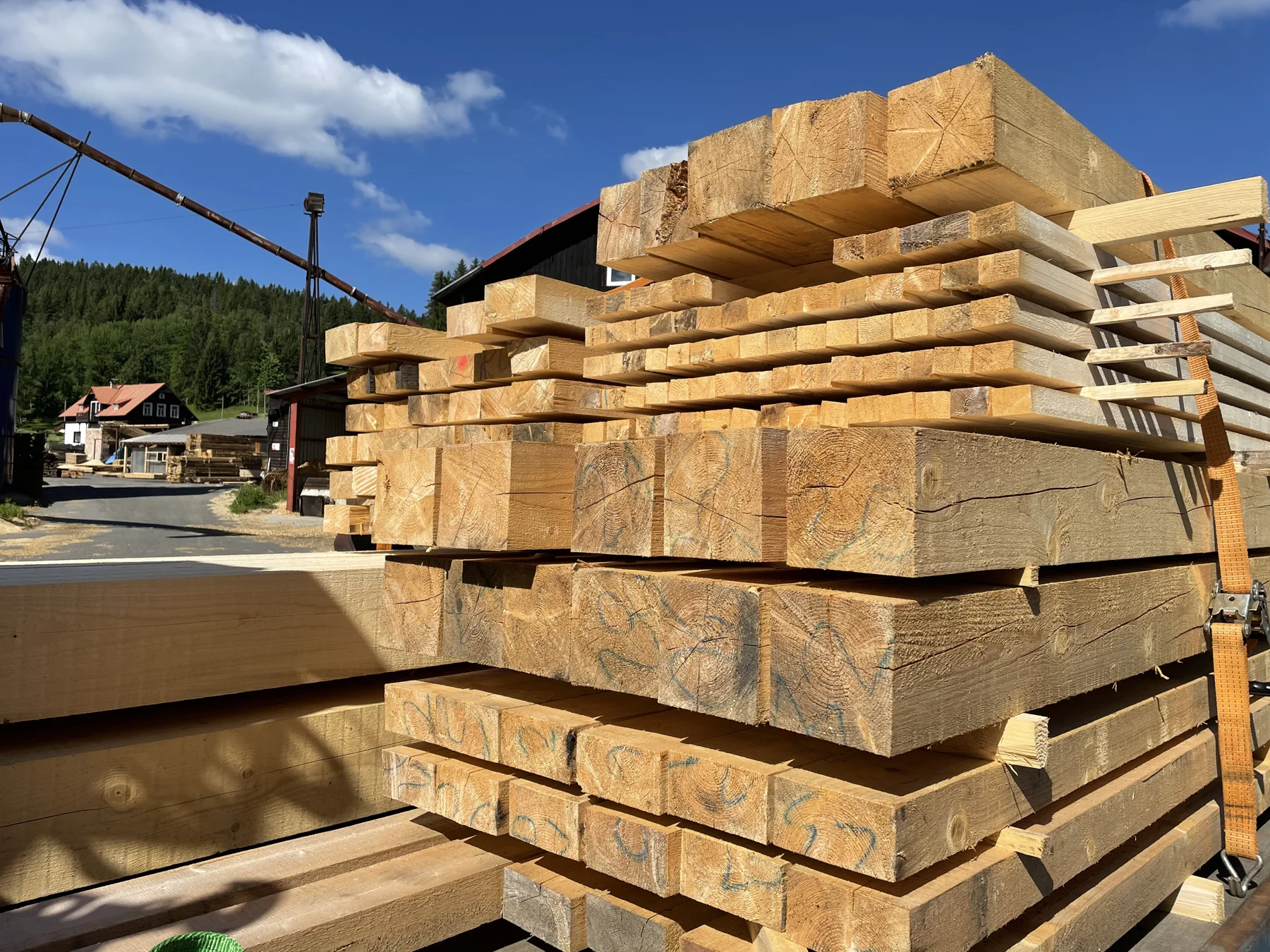 Detail hranolů a řeziva